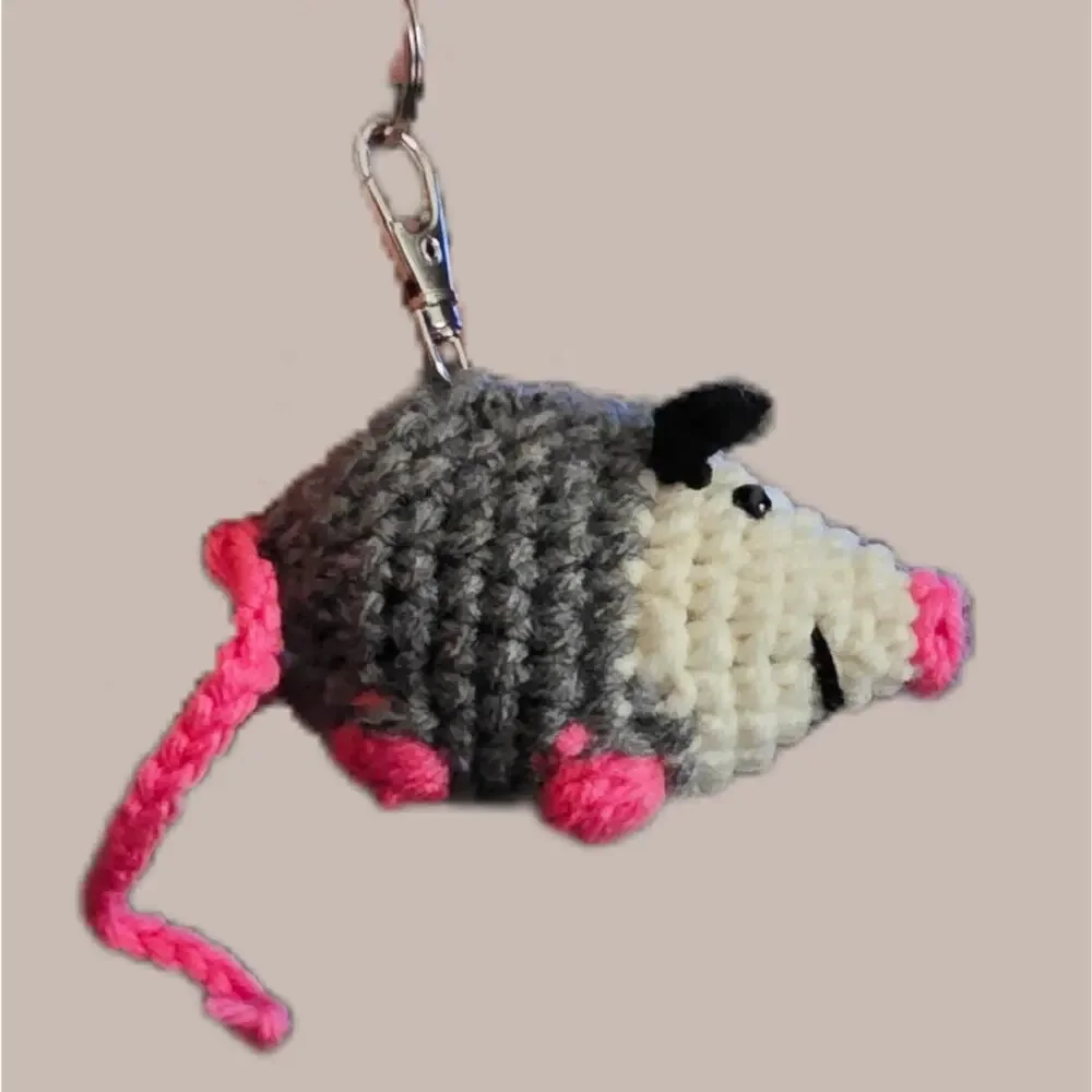 Opossum with optional keychain